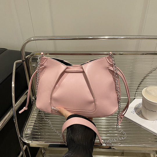 Damen modische Umhängetasche mit eleganten Kettenakzenten Nord Taschen