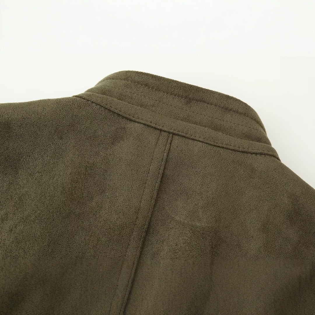 Damen Kurz geschnittene Wildlederjacke im Military‑Look mit Stehkragen und dekorativer Kordelfrosch‑Applikation Nord Taschen