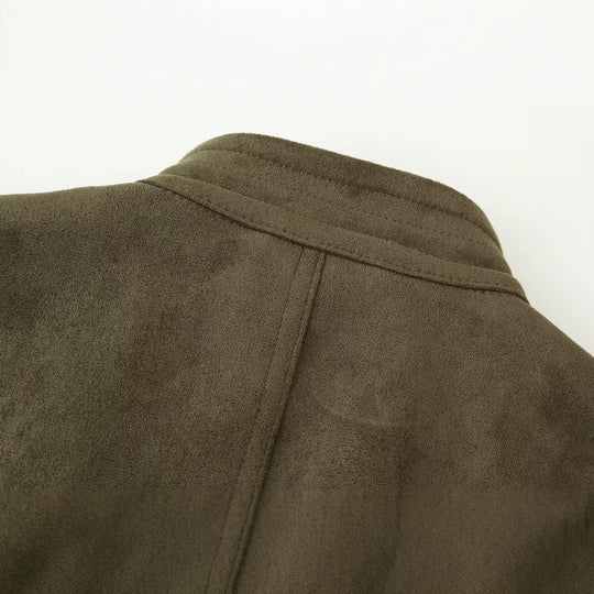 Damen Kurz geschnittene Wildlederjacke im Military‑Look mit Stehkragen und dekorativer Kordelfrosch‑Applikation Nord Taschen