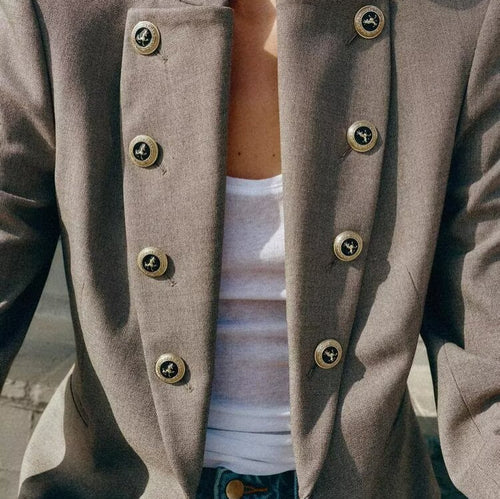 Damen Taillierter Cropped-Blazer mit Stehkragen und dekorativer Zierknopfleiste Nord Taschen