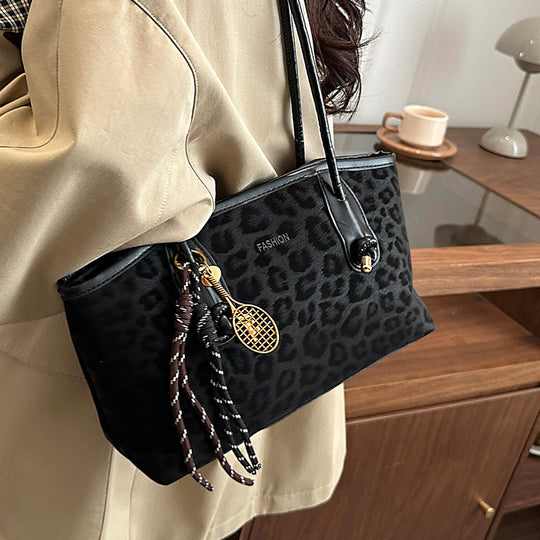 Damen elegante Handtasche mit zeitgemäßem Leopardenmuster Nord Taschen