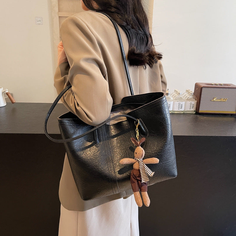 Damen stilvolle Tote-Tasche mit charmantem Schlüsselanhänger Nord Taschen