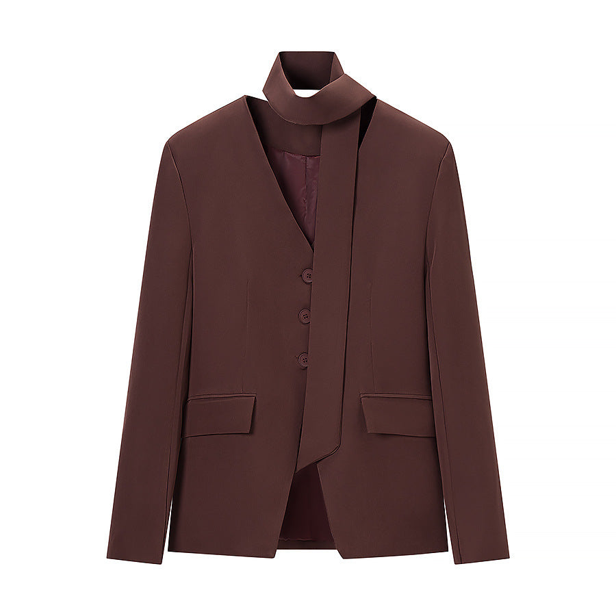 Damen Taillierter Blazer mit Schluppe, Knopfleiste und Pattentaschen Nord Taschen