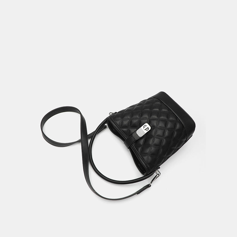 Damen Schultertasche mit quadratischem Korpus und glänzendem Steppmuster Nord Taschen