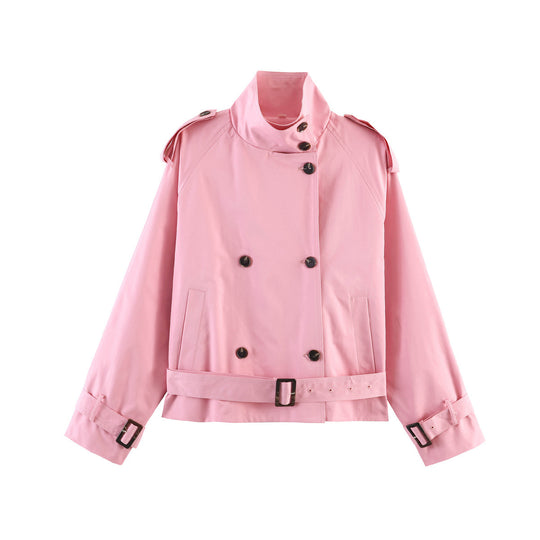 Damen 20+ kurzer Doppelreiher Trenchblouson im Boxy‑Cut mit Stehkragen Schulterklappen und verstellbarem Taillengürtel Nord Taschen