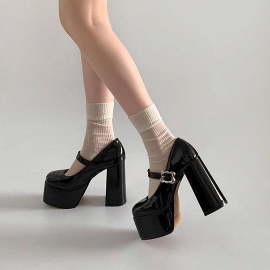 Damen Plateau-Pumps mit Rundschnürung und eleganter Schnalle