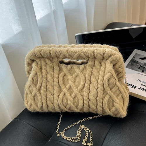 Damen Umhängetasche mit einem strukturierten, weichen Obermaterial und eleganter Kettenverzierung Nord Taschen