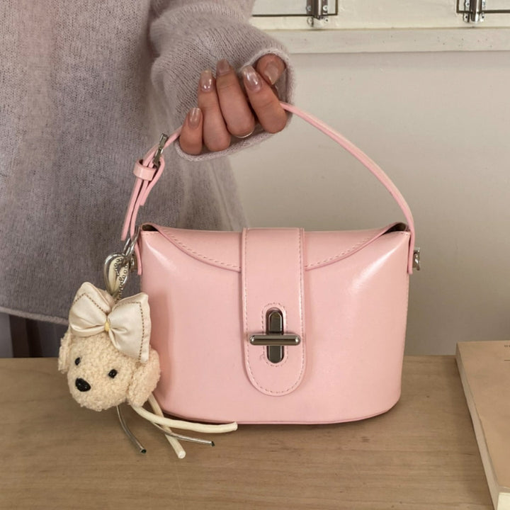 Damen Handtasche im modernen minimalistischen Design mit abnehmbarem Plüschanhänger Nord Taschen