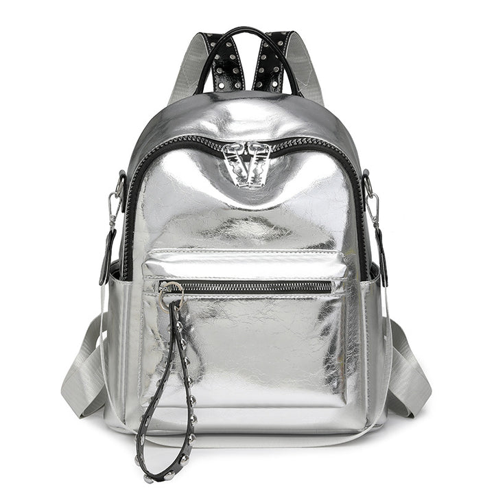Damen Rucksack mit schimmerndem Metallic-Finish und dekorativem Anhänger Nord Taschen