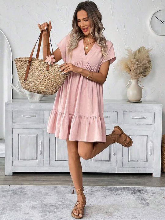 Damen kurzes Sommerkleid mit tiefem V-Ausschnitt und Rüschensaum