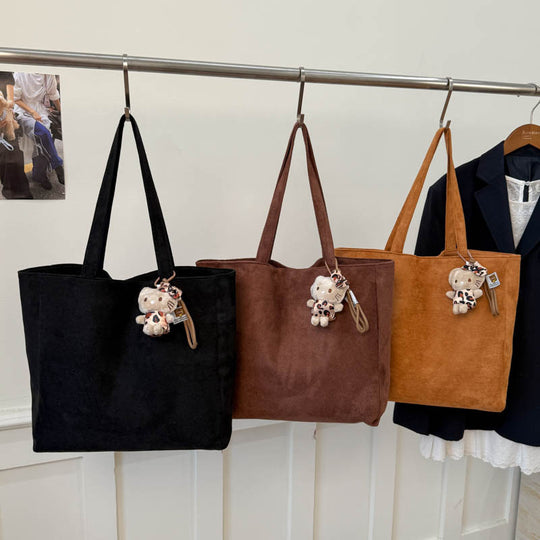 Damen stilvolle Schultertasche aus hochwertigem Wildleder mit süßem Anhänger Nord Taschen