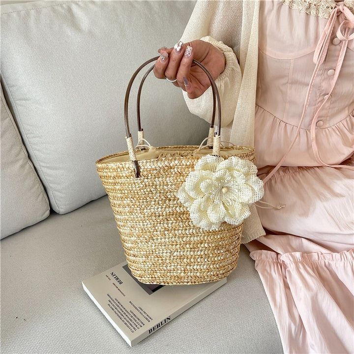 Damen modische Strohtasche mit dekorativem Blumendetail Nord Taschen