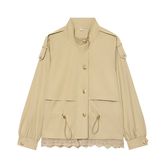 Damen 50+ taillierte Utility‑Blousonjacke mit Stehkragen, Kordelzugtaschen und Spitzenbesatz Nord Taschen