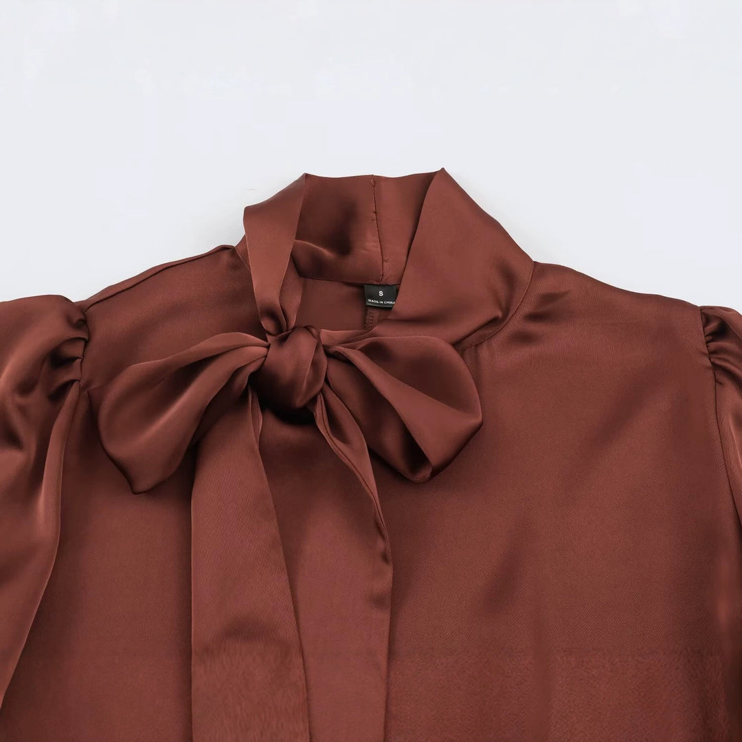Damen Zweiteiliges Satin-Set mit Schleifenbluse und Plissee-Culotte Nord Taschen