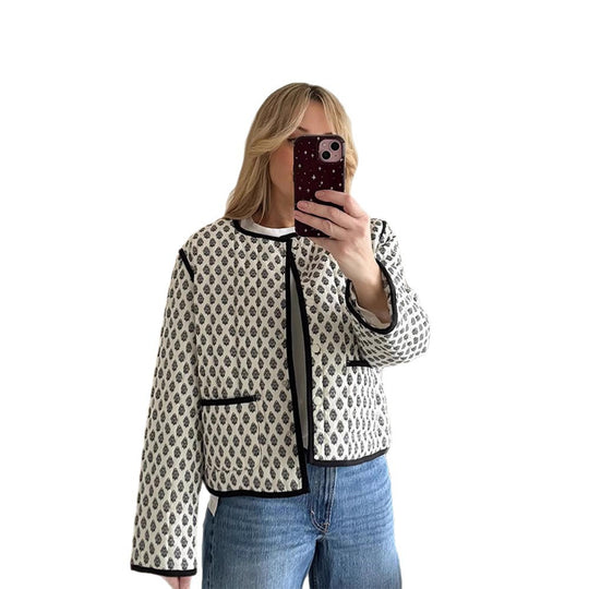 Damen Kurzboxy-Steppjacke mit Kontrastpaspelierung und Rundhalsausschnitt Nord Taschen
