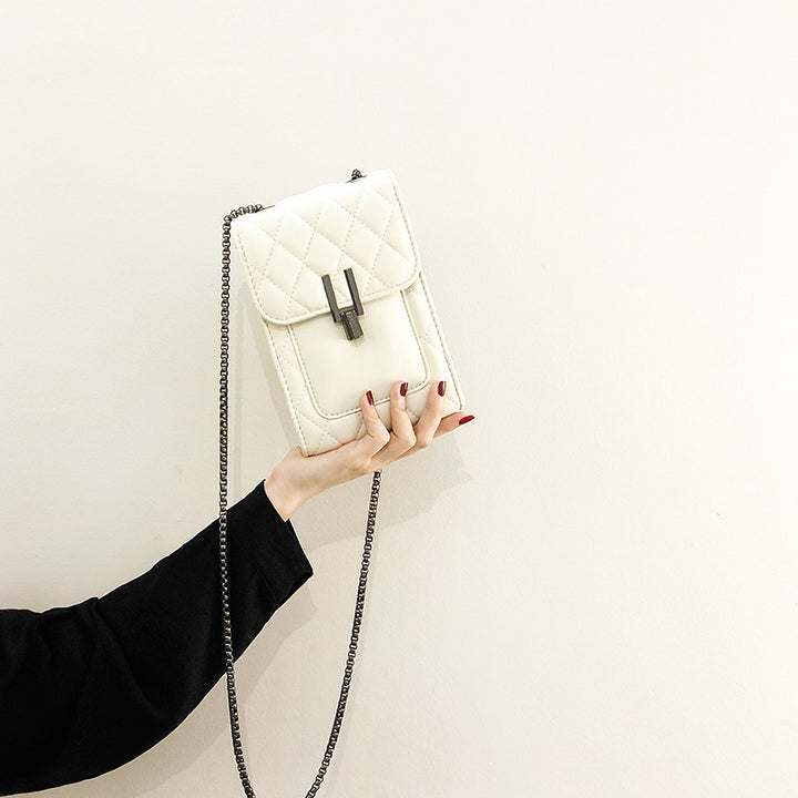 Damen elegante Handtasche mit Kettenriemen und gesteppter Optik Nord Taschen