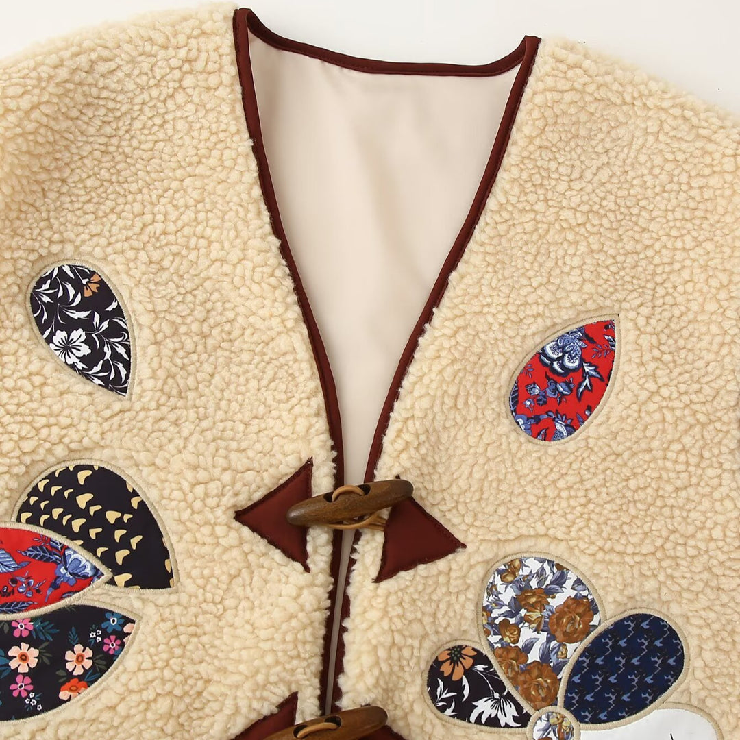 Damen Gefütterte Teddyweste mit Patchwork-Applikationen und Knebelverschlüssen Nord Taschen