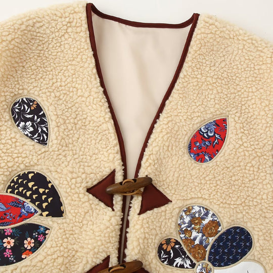 Damen Gefütterte Teddyweste mit Patchwork-Applikationen und Knebelverschlüssen Nord Taschen