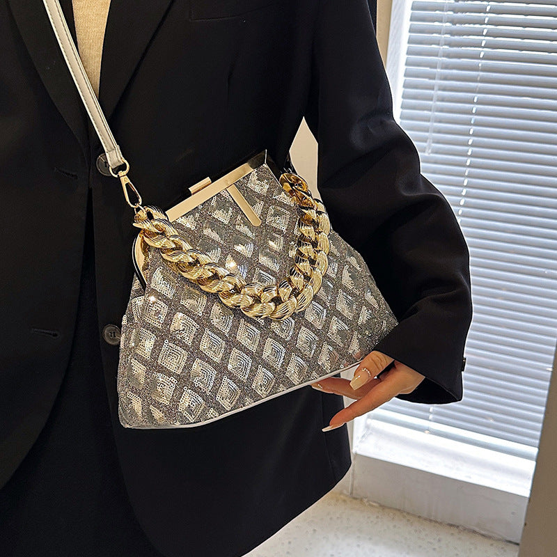 Damen Glamouröse Handtasche mit auffälligem Kettendesign Nord Taschen