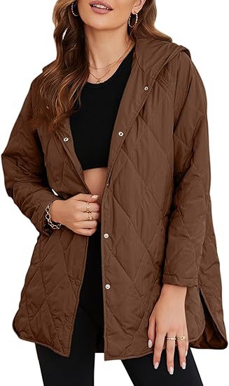 Damen gesteppte Kapuzenjacke mit Druckknopfleiste, seitlichen Schlitzen und mittlerer Länge Nord Taschen