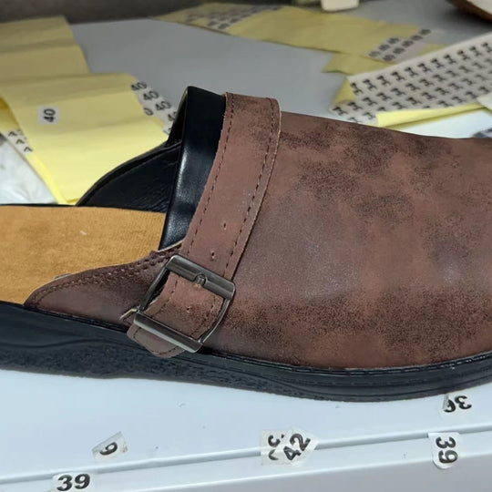 Herren Leder-Mule Clog mit verstellbarer Schnallenlasche und gepolstertem Komfortfußbett Nord Taschen