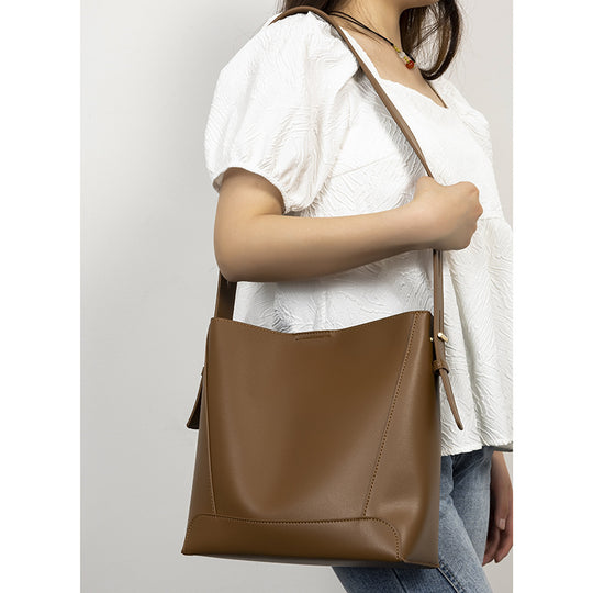 Damen Hobo-Tasche aus hochwertigem Kunstleder mit praktischem Innenraum Nord Taschen