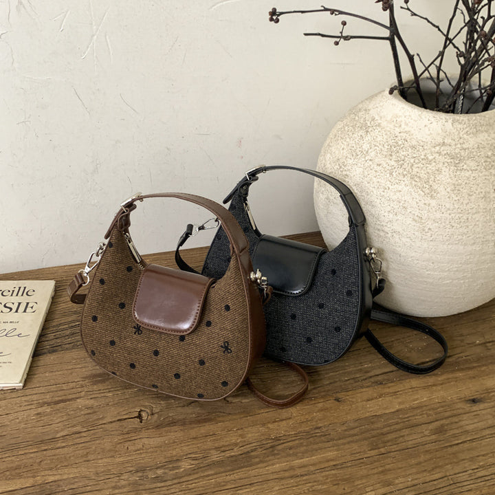 Damen Hobo-Tasche aus strukturiertem Material mit eleganten Details Nord Taschen