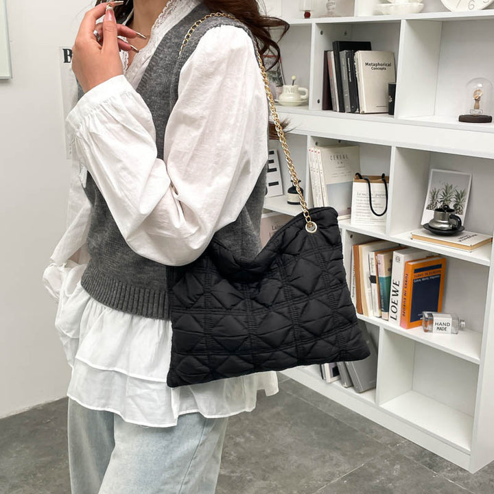 Damen elegante Kettenhandtasche mit gestepptem Design Nord Taschen