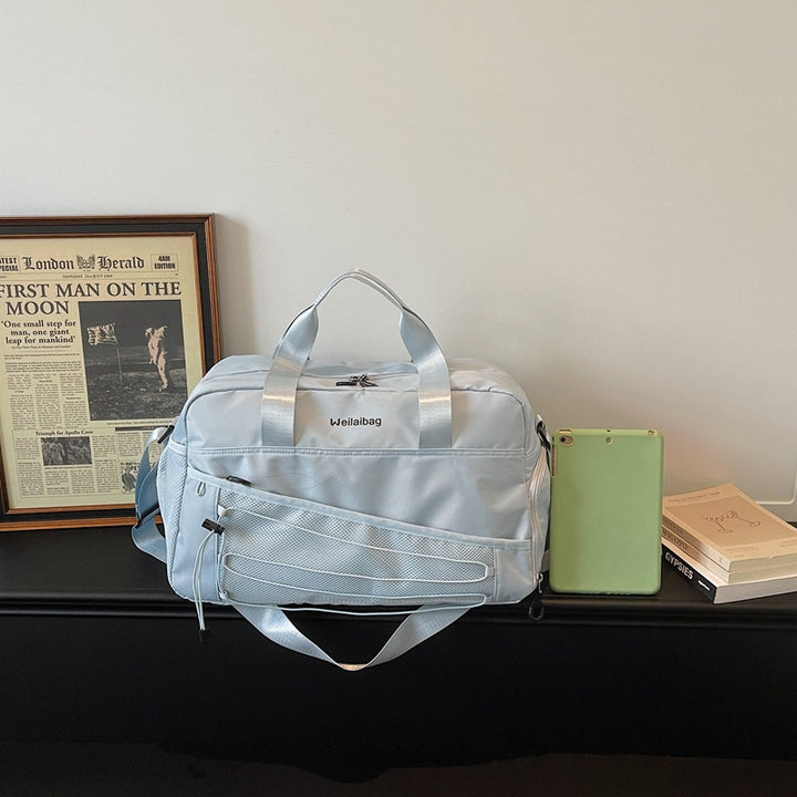 Damen Reisetasche mit praktischen Außentaschen und komfortablem Schultergurt Nord Taschen