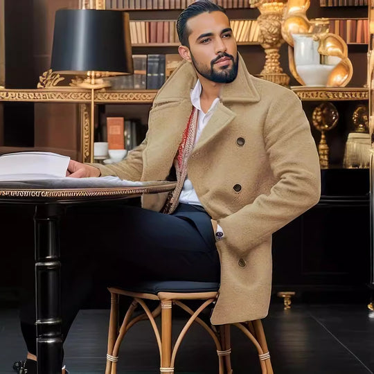 Herren Doppelreihiger Wollmantel mit hohem Stehkragen und taillierter Silhouette Nord Taschen