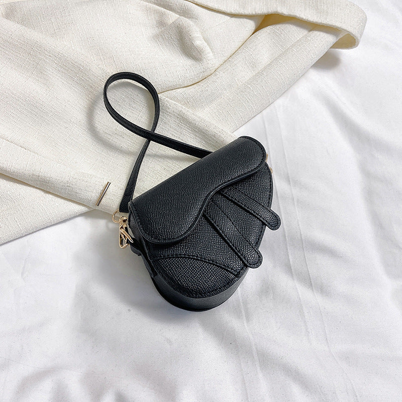 Damen elegante Umhängetasche mit einzigartigem Faltendesign und verstellbarem Riemen Nord Taschen