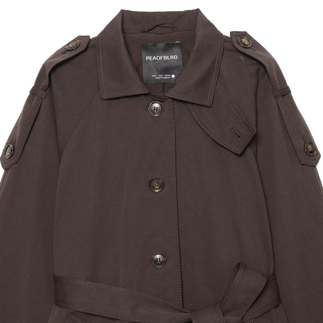 Damen Kurzer Trenchcape mit Taillengürtel, Epauletten und aufgesetzten Taschen Nord Taschen