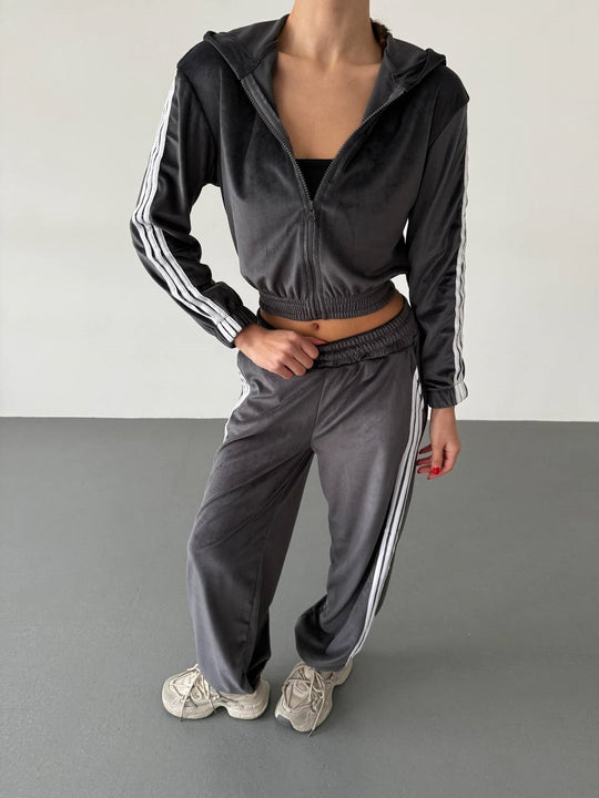 Damen Retro-Samt Trainingsanzug mit seitlichen Streifen, hochgeschnittener Bund und Reißverschluss Nord Taschen