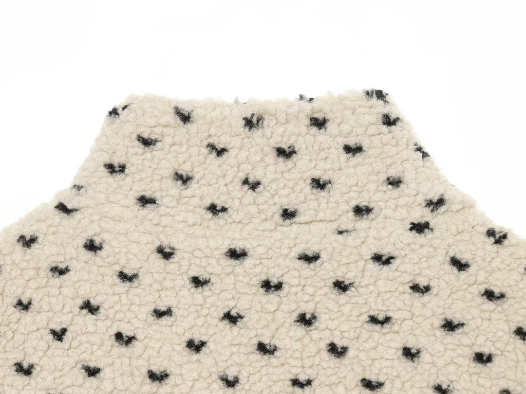 Damen Kurze Teddyjacke mit Stehkragen und Punktmuster Nord Taschen