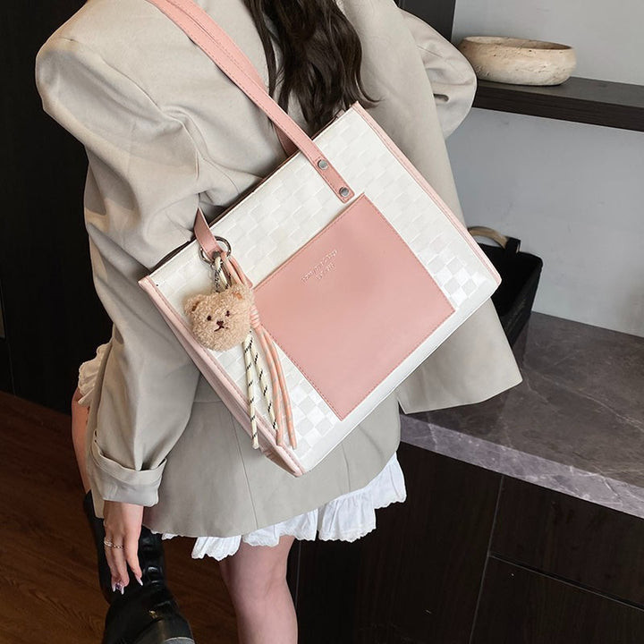 Damenmode Schultertasche mit stilvollem Karomuster Nord Taschen