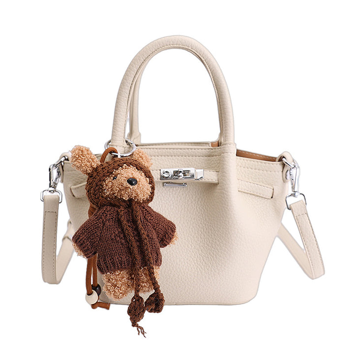 Damen modische Handtasche mit verspieltem Plüschanhänger Nord Taschen