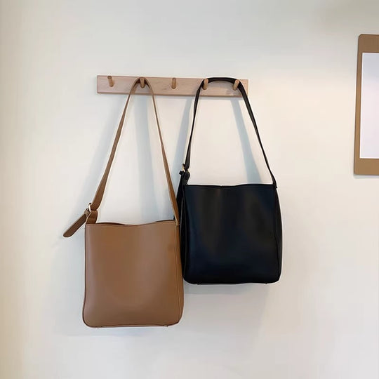 Damen Umhängetasche aus hochwertigem Kunstleder mit verstellbarem Schulterriemen Nord Taschen