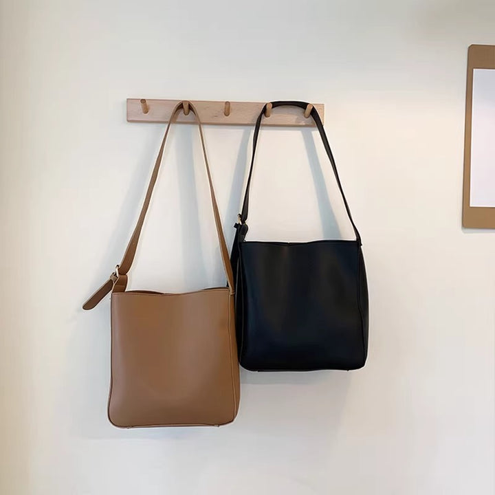 Damen Umhängetasche aus hochwertigem Kunstleder mit verstellbarem Schulterriemen Nord Taschen