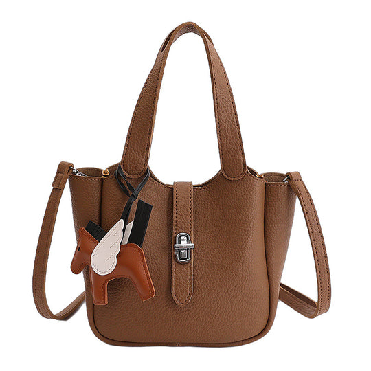 Damen Handtasche aus strukturiertem Kunstleder mit abnehmbarem Anhänger Nord Taschen
