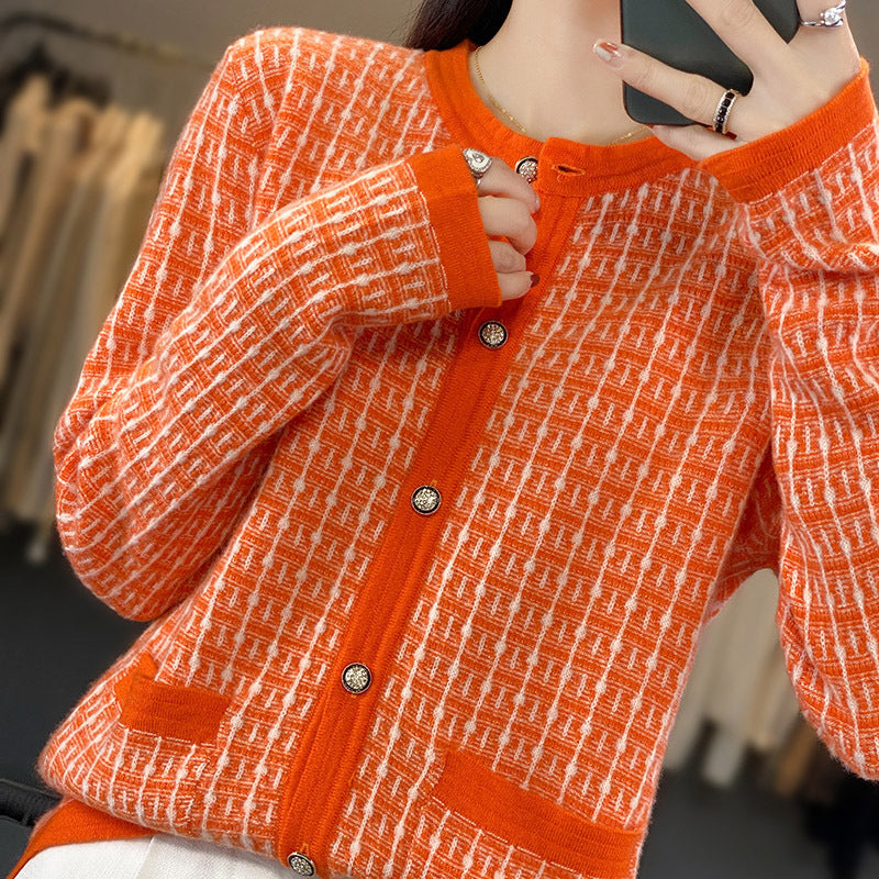 Damen Strickcardigan im Bouclé‑Gittermuster mit Rundhals, Schmuckknopfleiste und aufgesetzten Taschen Nord Taschen