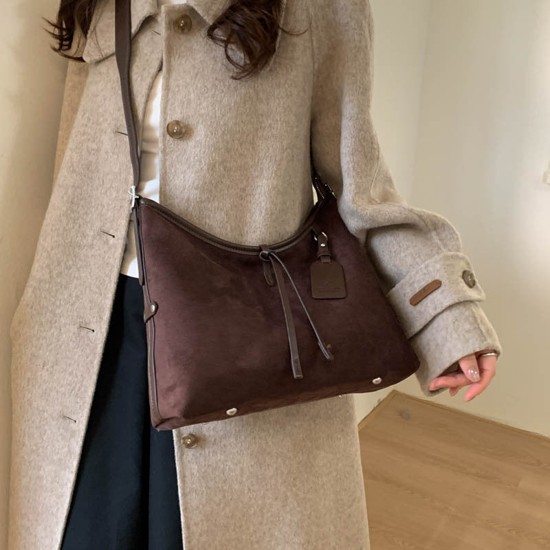 Damen Hobo-Tasche aus hochwertigem Leder mit minimalistischem Design Nord Taschen