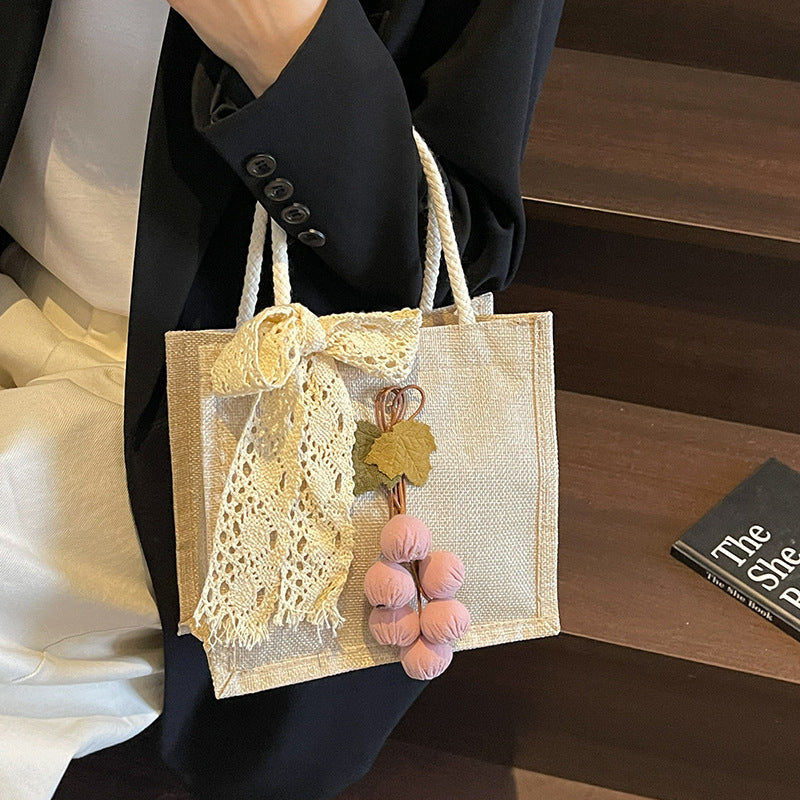 Damen Jute-Tasche mit dekorativem Spitzenband und verspielter Applikation Nord Taschen
