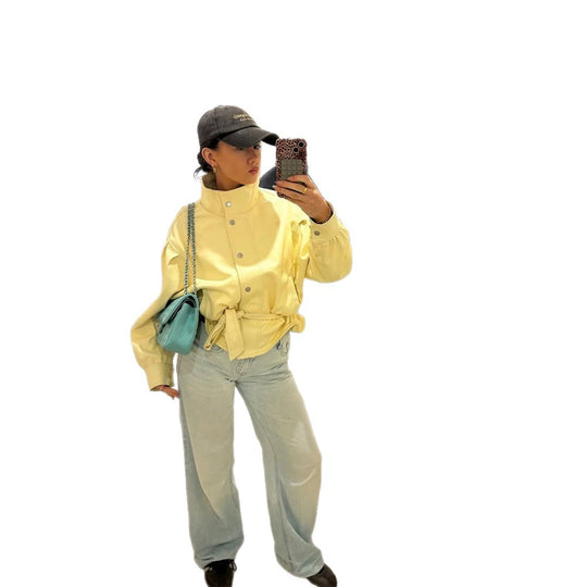Damen Kurze taillierte Jacke mit Stehkragen, Puffärmeln und Bindegürtel Nord Taschen