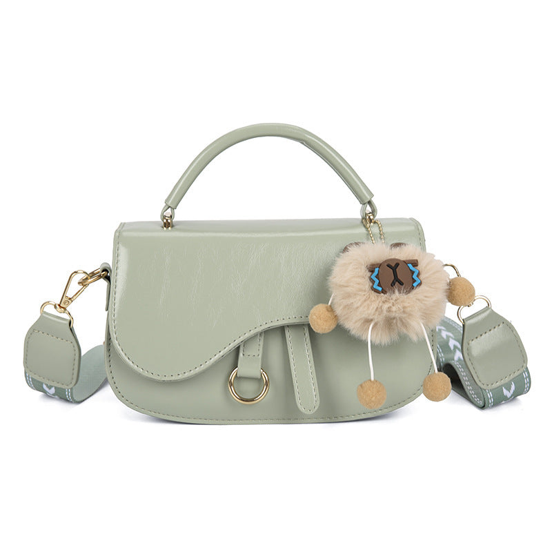 Damen elegante Umhängetasche mit verspieltem Anhänger Nord Taschen