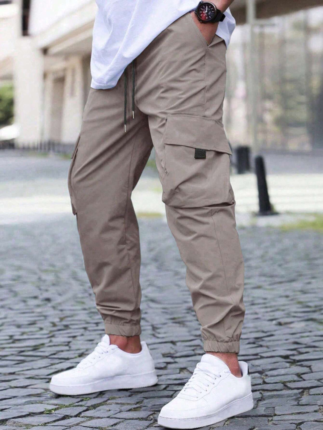 Herren technische Travel-Joggerhose mit integriertem Sicherheitsfach elastischem Tunnelzugbund und wasserabweisender Beschichtung Nord Taschen