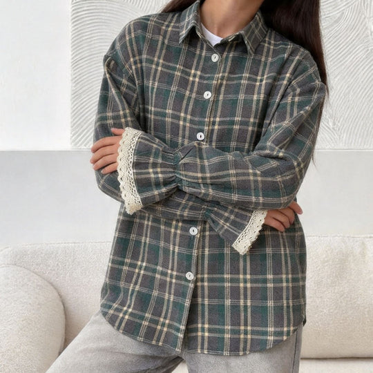 Damen Karo-Hemdbluse mit Spitzenmanschetten und Oversize-Schnitt Nord Taschen
