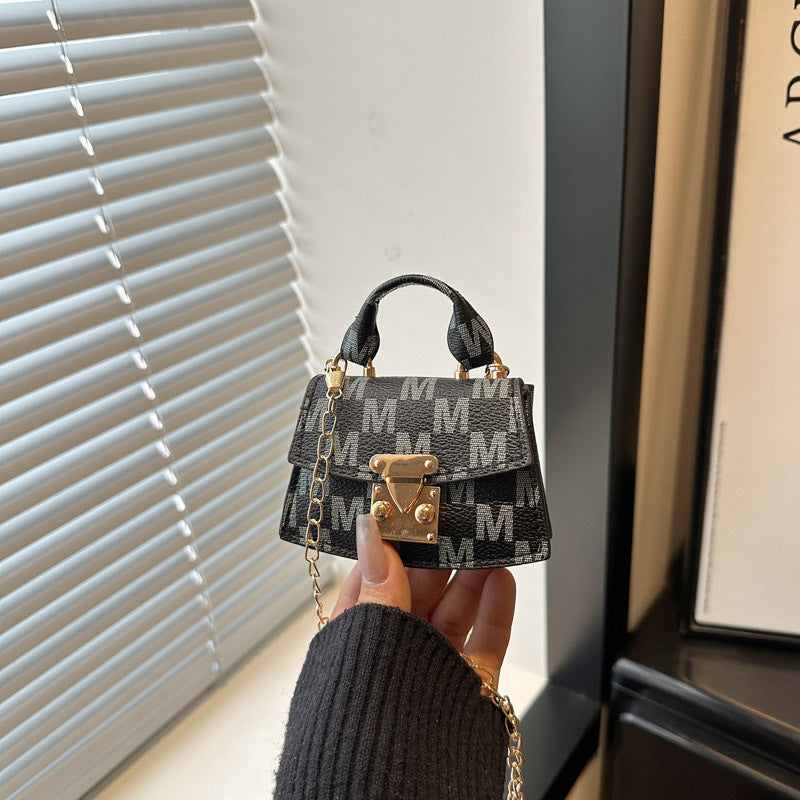 Damen Mini-Handtasche mit dekorativem Kettenriemen Nord Taschen