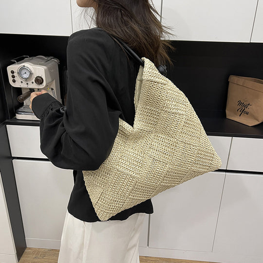 Damen Beuteltasche aus geflochtenem Materialien mit minimalistischen Akzenten Nord Taschen