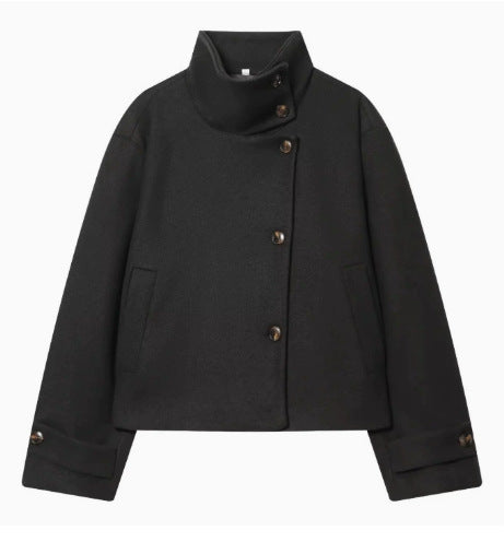 Damen 9800+ kurze boxy‑Wollmix‑Jacke mit hohem Funnelkragen, asymmetrischer Knopfleiste und verstellbaren Manschetten Nord Taschen