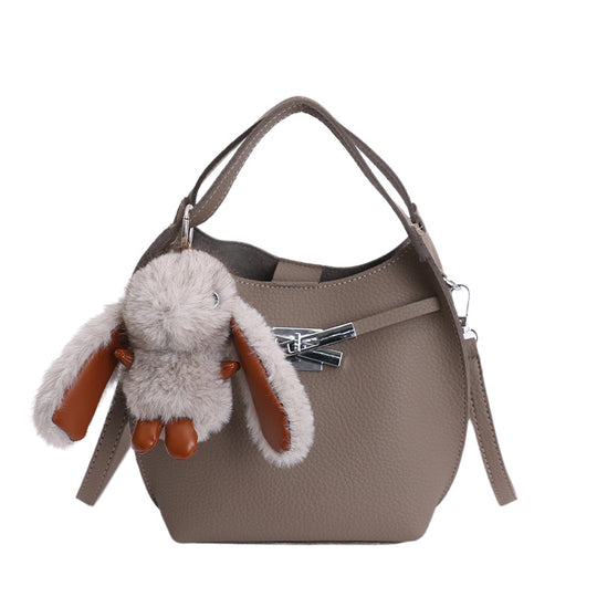 Damen Handtasche mit abnehmbarem Plüschanhänger Nord Taschen